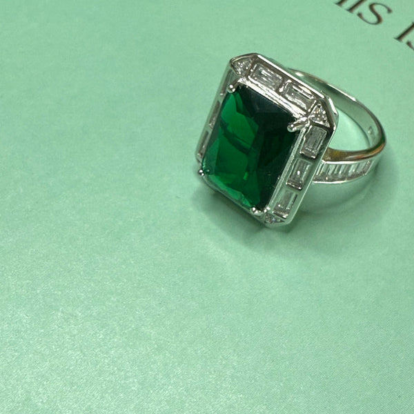ZORA EMERALD RING